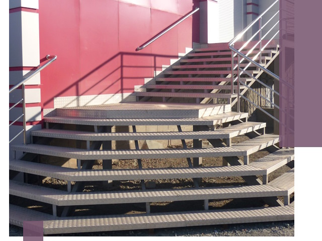 Лестницы для магазина в Вольске — изготовление и монтаж