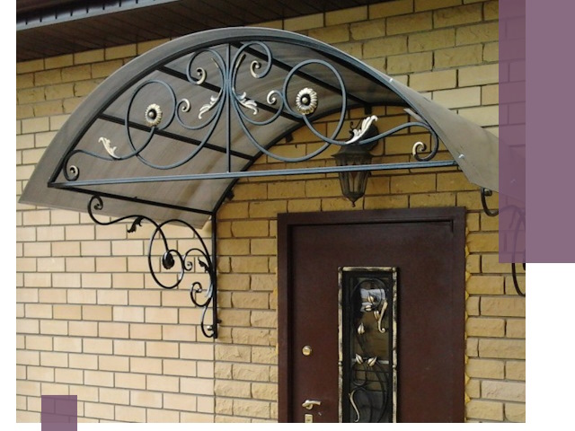 Изготовление козырьков из металла под ключ в Вольске