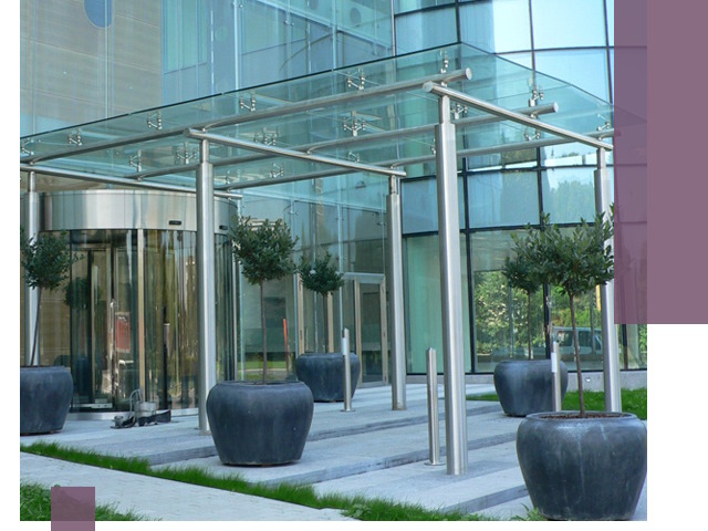 Навесы из стекла на заказ в Вольске — монтаж и установка